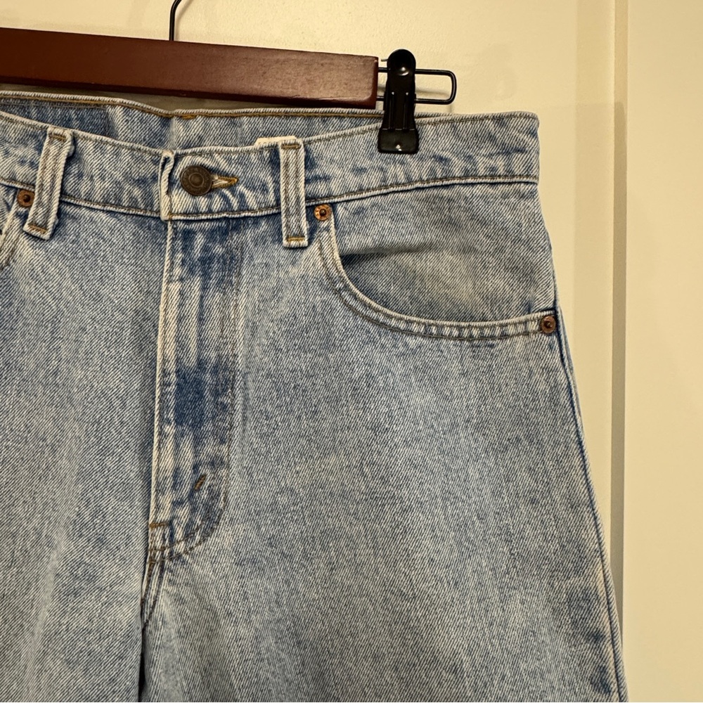 Vintage Levi’s Women’s Blue Jeans High-rise, Tapered Leg - Picture 2 of 8